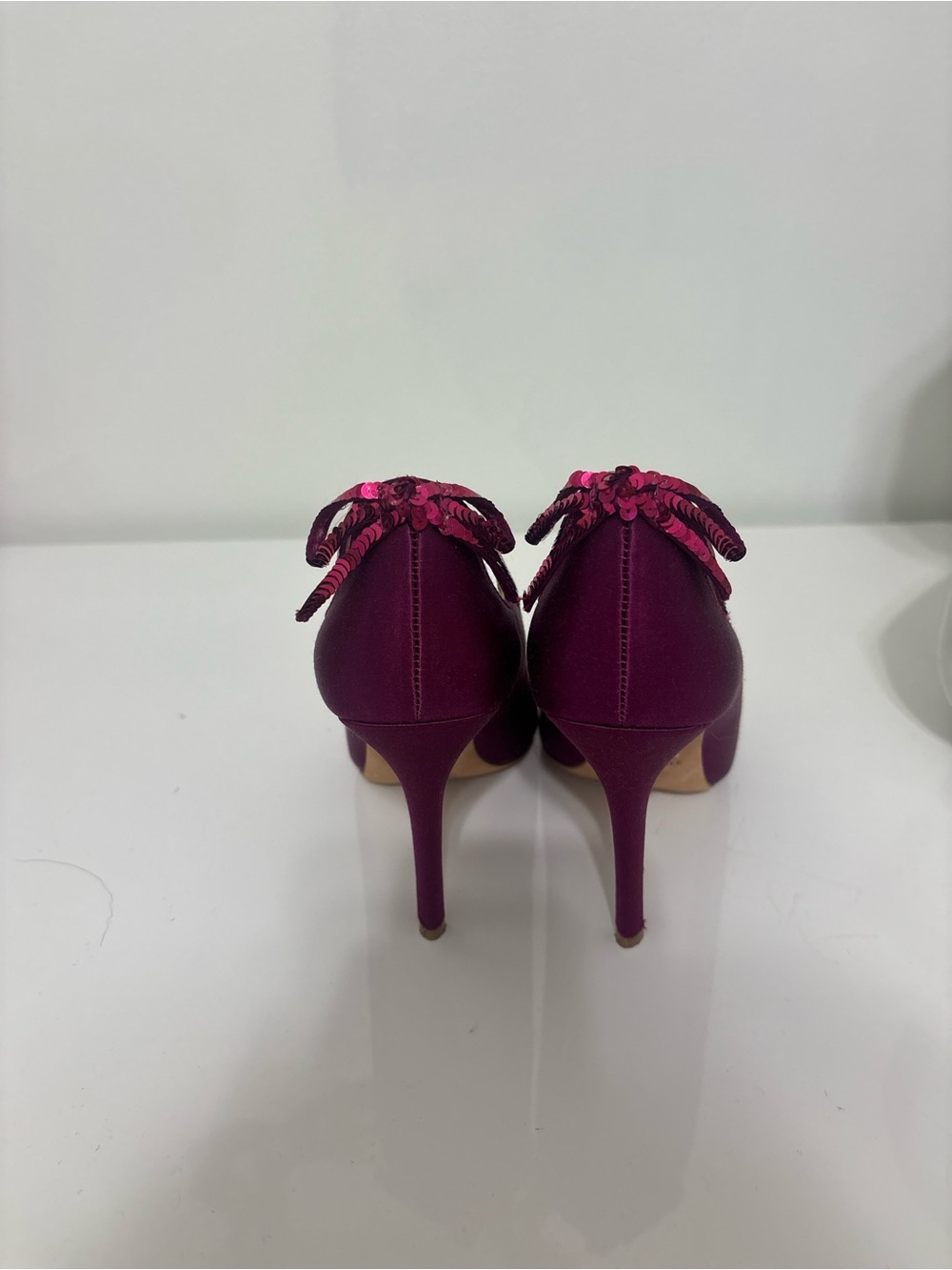 Badgley Mischka Fuchsia Pointed Toe Evening Pumps - Picture 4 of 5